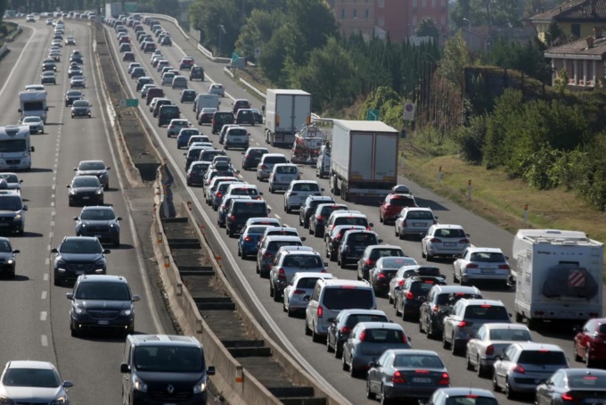 Traffico: i giorni da bollino rosso e da bollino nero del weekend