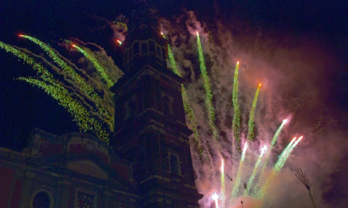 Il paese in cui l’uso smisurato dei fuochi d’artificio fa arrabbiare i Cinque stelle