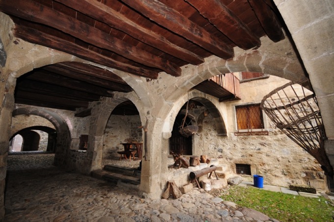 A piedi tra le stradine di Cornello dei Tasso e Monforte D’Alba