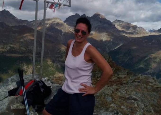 Dimentica di mettere il freno a mano, schiacciata e uccisa dalla sua auto