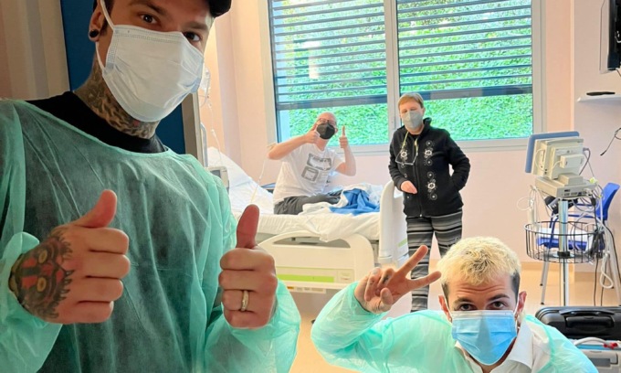 Fedez, Achille Lauro e… Spiderman in visita ai bambini ricoverati in oncologia pediatrica