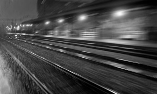 Ubriaco investito da un treno: estratto miracolosamente illeso