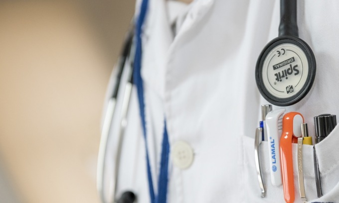 Medico dello sport abusava delle pazienti minorenni durante le visite