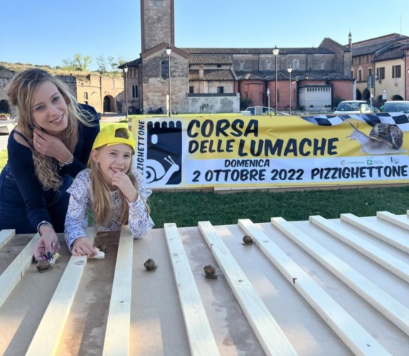 La corsa delle lumache che fa infuriare gli animalisti