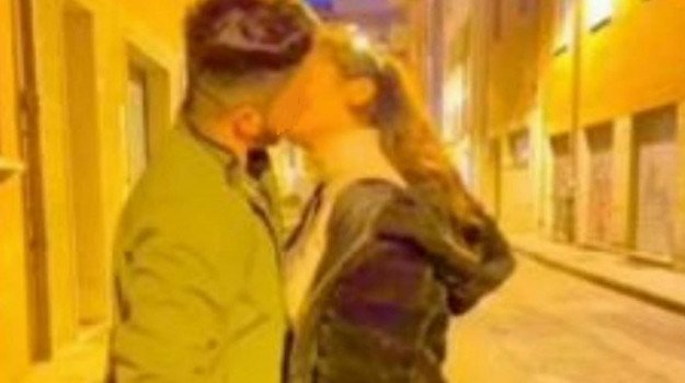 Ecco la foto del bacio di Saman che ha scatenato la furia omicida dei parenti