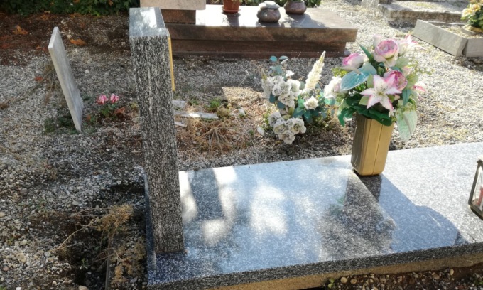 Nella bara del padre c’è un altro uomo: per 33 anni ha pregato sulla tomba di uno sconosciuto