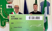 Dopo il successo, Fedez torna nel suo paese d'infanzia e dona 130mila euro per costruire uno skate park