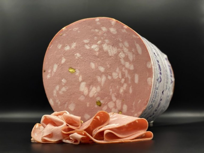 Listeria nella mortadella: da Coop a Conad al Gigante, tutti i supermercati coinvolti