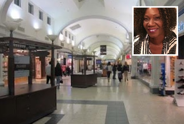Muore nel bagno del centro commerciale: trovata 4 giorni dopo