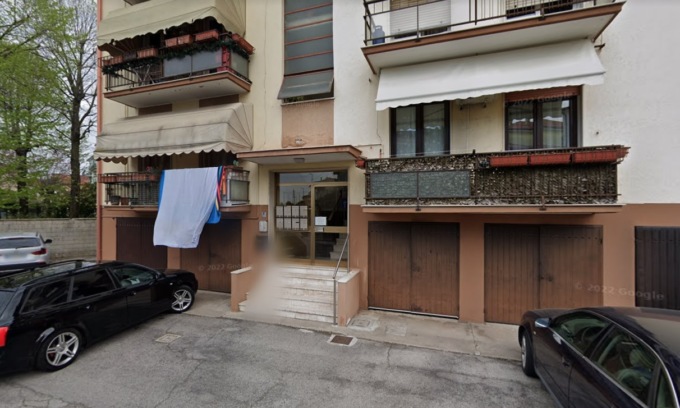 Uccide la moglie a coltellate in casa