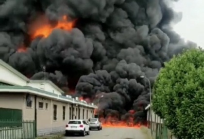 Come stanno i sei operai feriti nell’incendio dell’azienda chimica alle porte di Milano