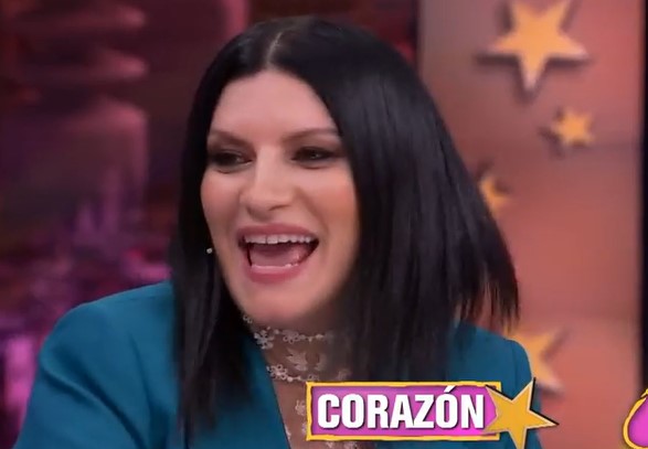 Laura Pausini non canta “Bella ciao” e scoppia la bufera