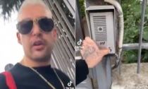 Rapper evade dai domiciliari, poi si consegna ai Carabinieri in diretta social: l'incredibile video