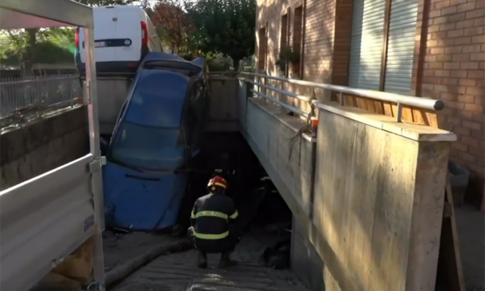 Sepolti nel garage e in casa e trascinati dal fiume di fango: chi sono le vittime dell’alluvione nelle Marche