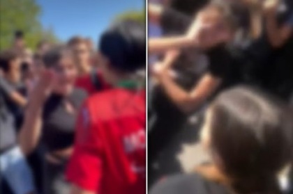 Rissa tra ragazzine fuori da scuola mentre i compagni filmano tutto e fanno il tifo: il video