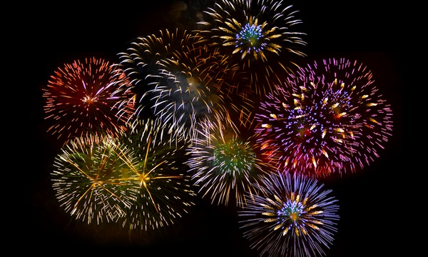 Fuochi d’artificio colpiscono il pubblico: panico alla festa patronale