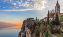 Guardare il Lago di Garda da Tremosine e immergersi nei misteri del borgo delle streghe a Triora