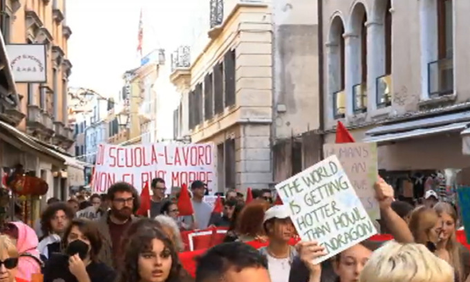 Friday for Future torna nelle piazze: gli studenti chiedono lo stop all’alternanza scuola-lavoro