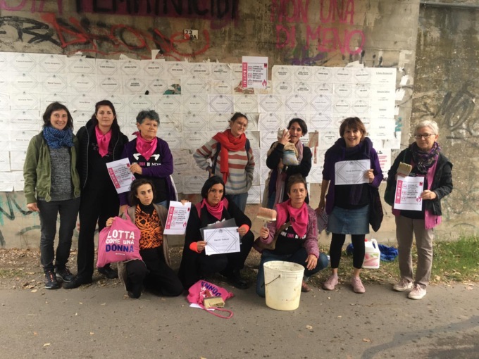Incredibile: multate le attiviste che hanno ricordato i femminicidi su un muro pubblico