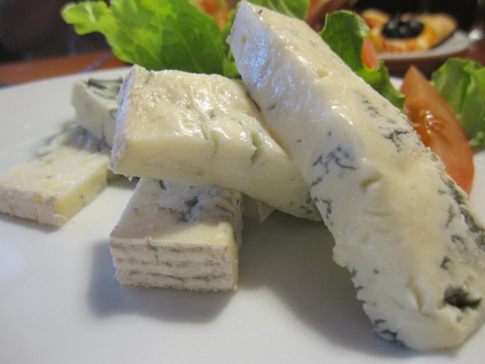 Torna l’allerta listeria: ritirati pancetta, gorgonzola e mozzarella. Quali sono i prodotti a rischio