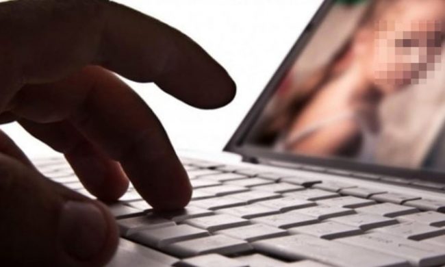 Arrestato “papà mostro”: stuprava la figlia di due anni e inviava foto ai pedofili