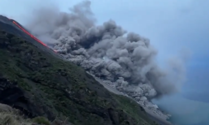 Eruzione Stromboli, il video della colata di lava che è andata a finire fino in mare