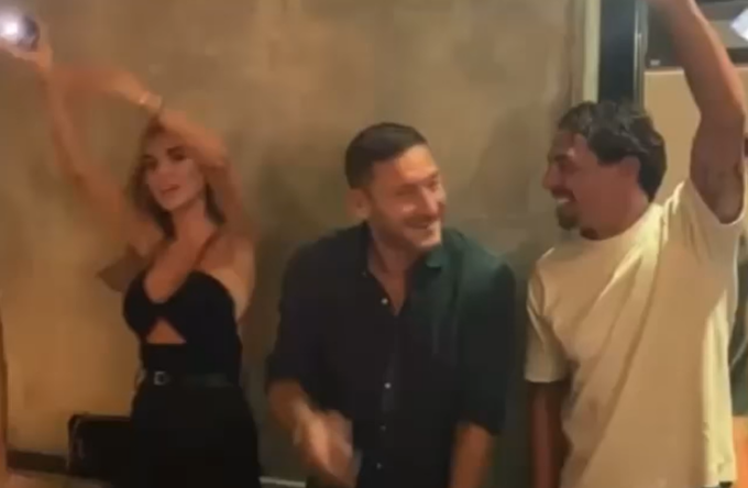 Totti e Noemi Bocchi allo scoperto: il video sui social dove cantano insieme “Grazie Roma”