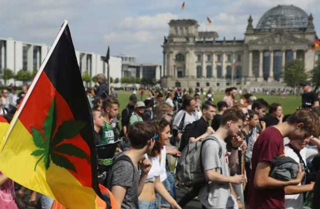Cannabis, la Germania approva le linee guida sulla legalizzazione per uso ricreativo
