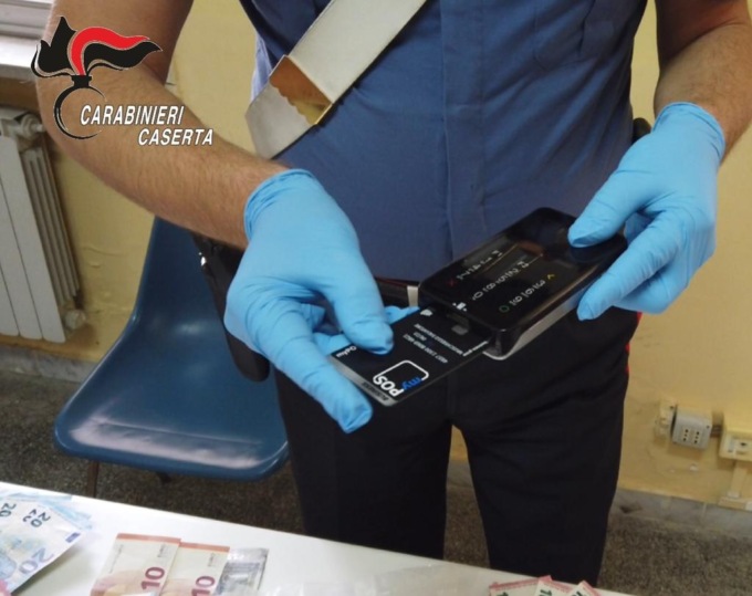 Anche i pusher ora hanno il Pos: la coca si paga strisciando il bancomat