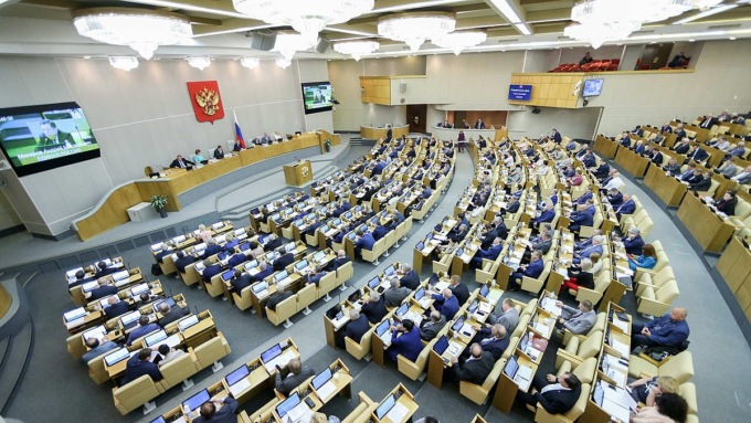 Annessioni alla Russia, lo “strano caso” del voto: in Parlamento 413 voti favorevoli. Ma i deputati sono 408…