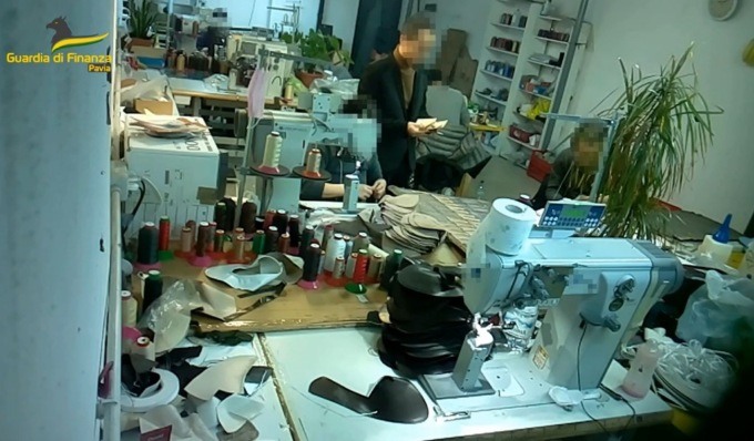 Caporalato e sfruttamento anche nella Vigevano delle scarpe di lusso