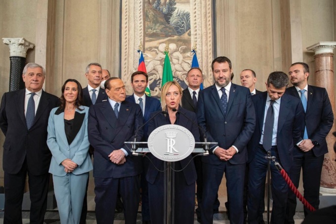 Siamo donne…il dualismo Meloni-Ronzulli ora sboccia in “amore” (o pace armata)