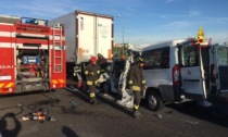 Strage sulla A4: sei morti in un incidente tra un Tir e un furgone