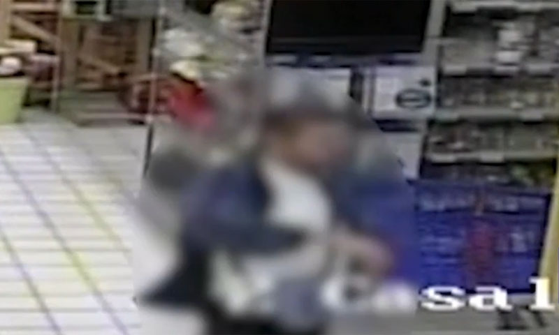 Il killer di Assago ripreso dalla telecamere interne del Carrefour
