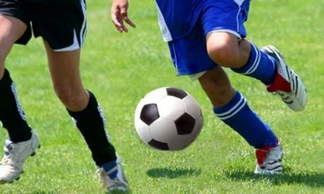 Allenatore chiama “negretto” un avversario: i giocatori abbandonano il campo per solidarietà