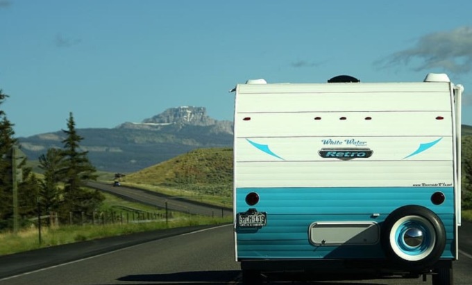 Sei mesi in giro in camper pagati 2.800 euro al mese: se non è il lavoro dei sogni questo…