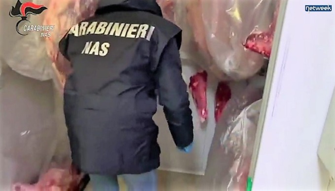 Carne contaminata da listeria non segnalata: arrestati padre e figlio veterinari