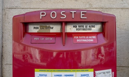 Cassette postali rosse ridotte di un terzo: "In Italia non si usano più"