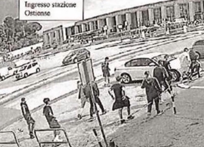 Cinque 15enni e una ragazza organizzano una spedizione punitiva contro un ragazzo down