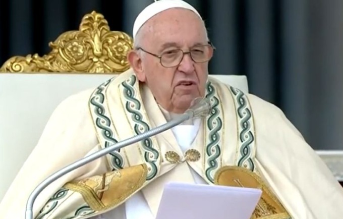 Papa Francesco ricoverato in ospedale: verrà operato all’intestino