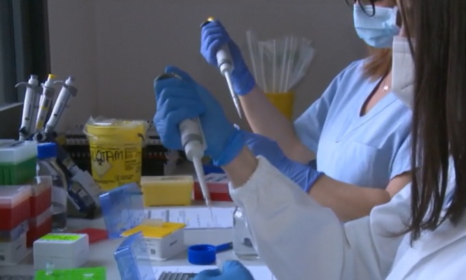 Covid e mascherine negli ospedali e Rsa, Lombardia prima e Governo poi prorogano l’obbligo