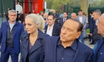 Taglio del nastro con piccolo inghippo per Berlusconi a Monza