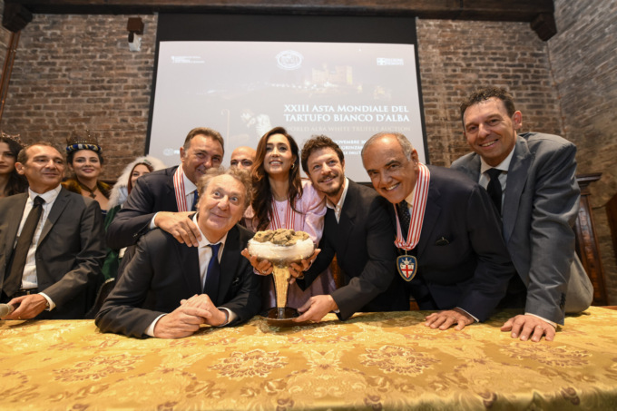 Tartufo Bianco di Alba, cifra record per il lotto più ambito: venduto per 184mila euro!