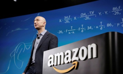 Jeff Bezos licenzia 10mila dipendenti, ma intanto promette: "Donerò parte della mia ricchezza in beneficenza"