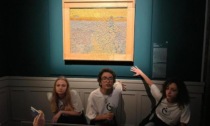 Rischiano cinque anni di carcere le giovani ambientaliste che hanno imbrattato la teca di un Van Gogh