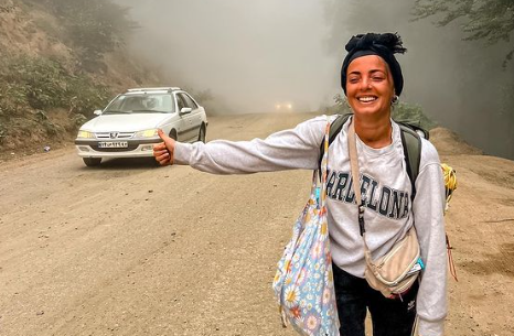 Alessia Piperno rilasciata, già in volo verso l’Italia dall’Iran. Meloni ad accoglierla