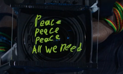 Derby russo alle Atp Torino, uno dei due tennisti scrive sulla telecamera: "Peace, all we need"