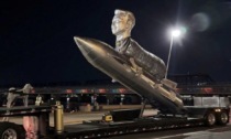 Chi ha costruito la statua gigante di Elon Musk (e gliel'ha pure regalata)