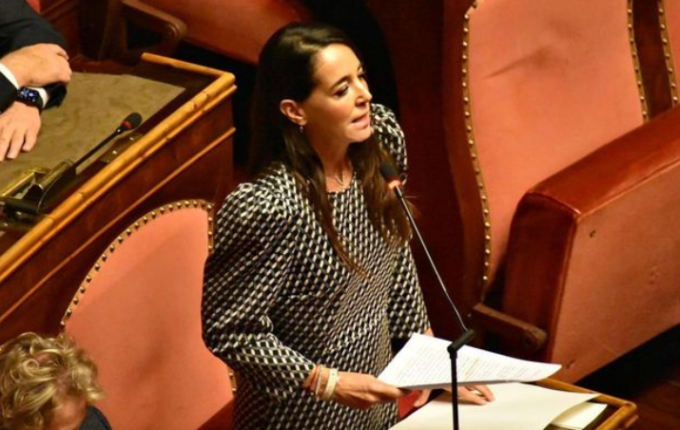 Bufera sul reintegro di 4mila medici e infermieri No Vax. Ronzulli (FI): “Non dovrebbero lavorare”