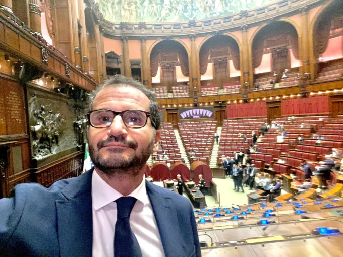 Mentana sul sottosegretario “no vax”: “Non possiamo lasciare al ministero della Salute gente che straparla”